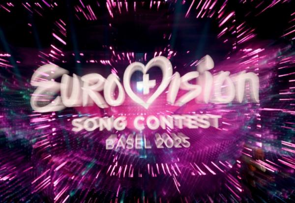 Le logo de l'Eurovision à la St. Jakobshalle de Bâle le 13 mai 2025 