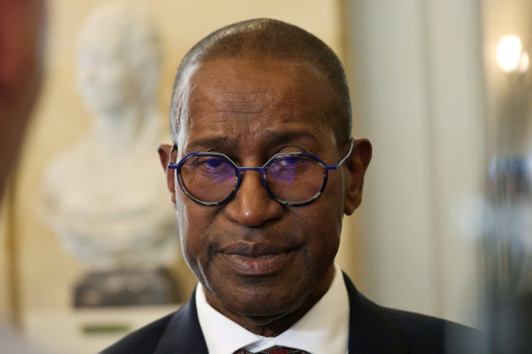 Le député Max Mathiasin après l'adoption à l'unanimité par l'Assemblée nationale d'une proposition de loi visant à abolir les lois relatives à l'esclavage, le 28 mai 2026 à Paris