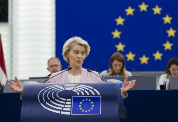 Ursula von der Leyen donne un discours au Parlement européen, à Strasbourg, le 9 juillet 2025