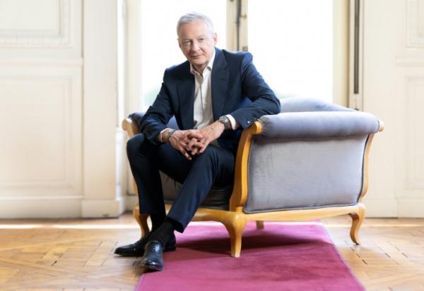 Bruno Le Maire pose le 16 avril 2026 à Paris 