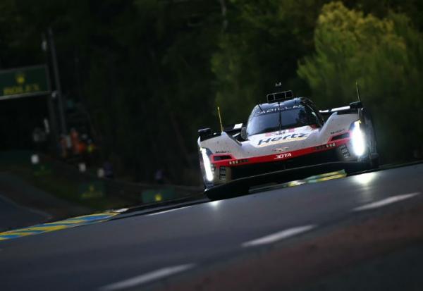 La Cadillac N.38 est à la lutte pour le podium lors des 24 Heures du Mans, le 13 juin 2026