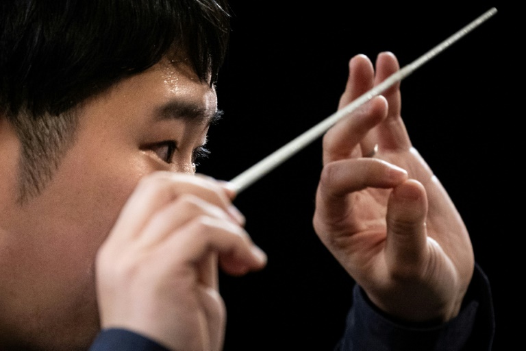 Le chef d'orchestre japonais Satoshi Yoneda participe au concours international des jeunes chefs d'orchestre de Besançon le 24 septembre 2025