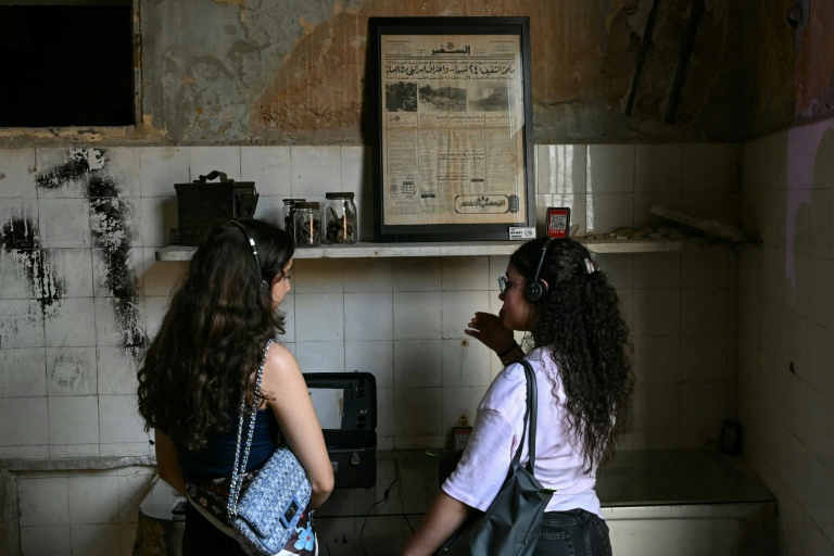 Des visiteuses de l'exposition 