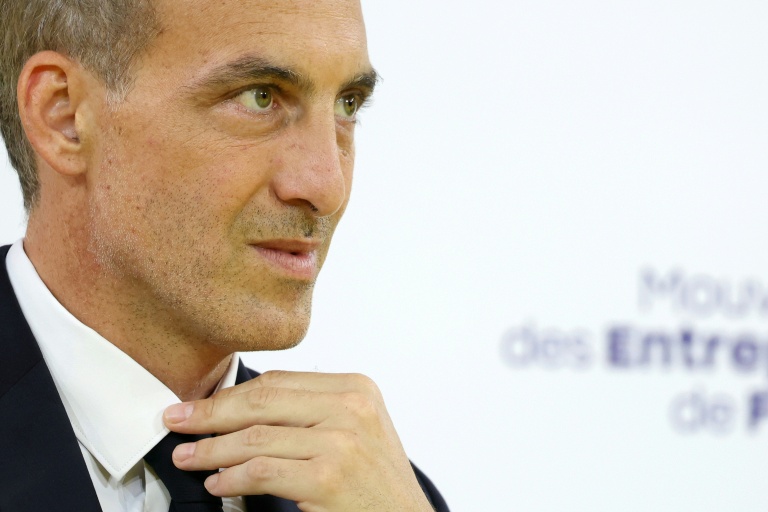 Raphaël Glucksmann participe à un débat avec d'autres candidats à l'élection présidentielle, le 27 août 2026 à Paris