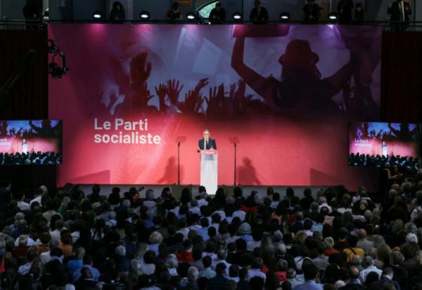 Le premier secrétaire du Parti socialiste (PS), Olivier Faure, prononce un discours lors de l'université d'été du parti à Blois, dans le centre de la France, le 29 août 2026