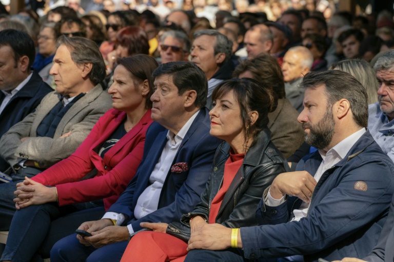 La présidente du conseil régional d'Occitanie, Carole Delga (2e d) et le sénateur socialiste Patrick Kanner (c) lors de la 5e édition des 