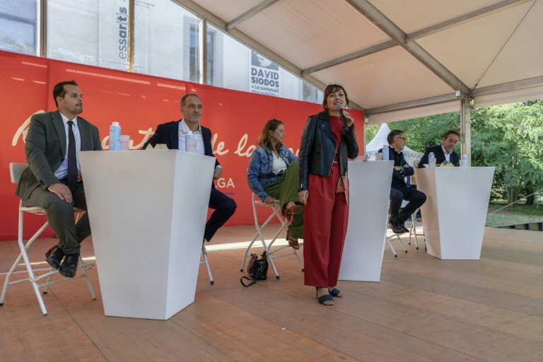 La présidente du conseil régional d'Occitanie, Carole Delga (devant) s'exprime lors de la 5e édition des 