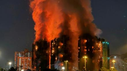 Immeubles en feu à Hong Kong le 26 novembre 2025
