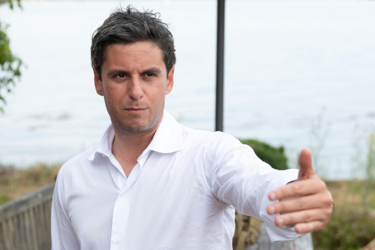 Le candidat à la présidentielle et patron de Renaissance Gabriel Attal à l'Ile-aux-Moines, le 25 juillet 2025