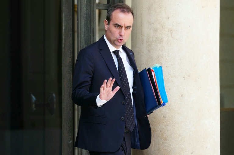 Le Premier ministre Sébastien Lecornu quitte l'Elysée après le conseil des ministres le 22 juillet 2026