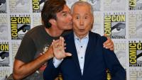 Les acteurs américains George Takei (à droite) et Jerry O'Connell, le 25 juillet 2026 au Comic-Con International à San Diego, en Californie