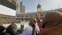 Prière au pied de la Kaaba, vers laquelle les musulmans du monde entier se tournent pour prier, dans la Grande Mosquée de La Mecque, le 22 mai 2026.