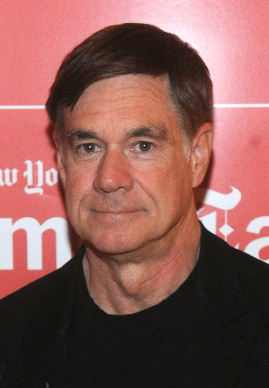 Le réalisateur et producteur américain Gus Van Sant pose devant les photographes au TimesCenter, à New York, le 27 novembre 2012