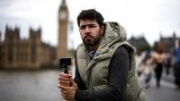 Diego Galdino, qui se filme en train de traquer les pickpockets, le 7 août 2025 à Londres 