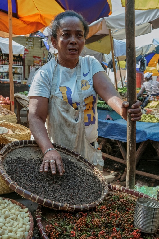 Une vendeuse de poivre au marché d'Analakely, à Madagascar, le 21 septembre 2026