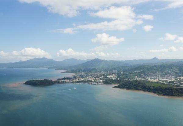 Vue aérienne de la côte mahoraise, le 25 avril 2023