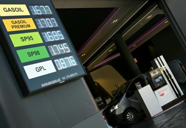 Un véhicule français dans une station service au Pas-de-la-Case, en Andorre, le 15 septembre 2026