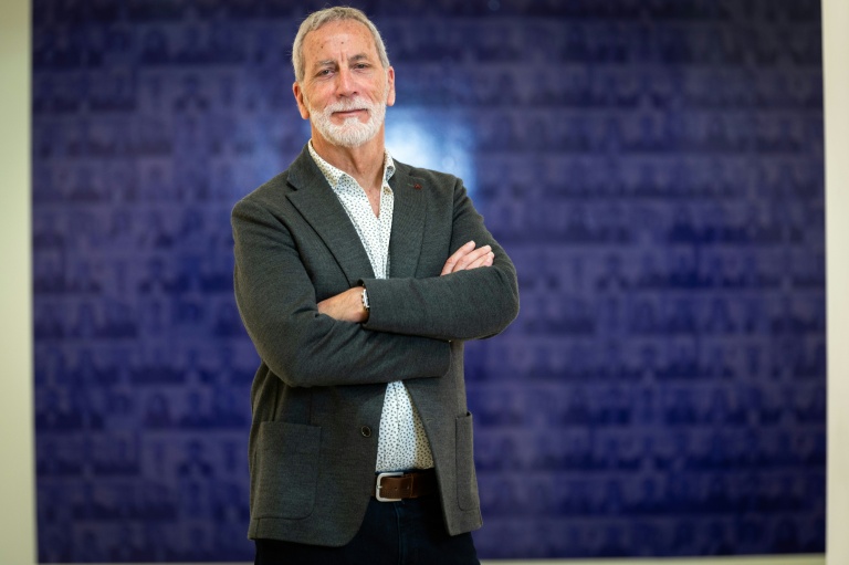 Didier Lallemand, candidat UDR aux municipales à Montauban, pose le 5 mars 2026 dans son local de campagne à Montauban