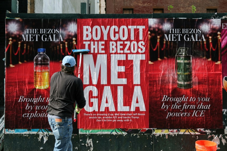 Les affiches d'une campagne sauvage appelant à boycotter le 