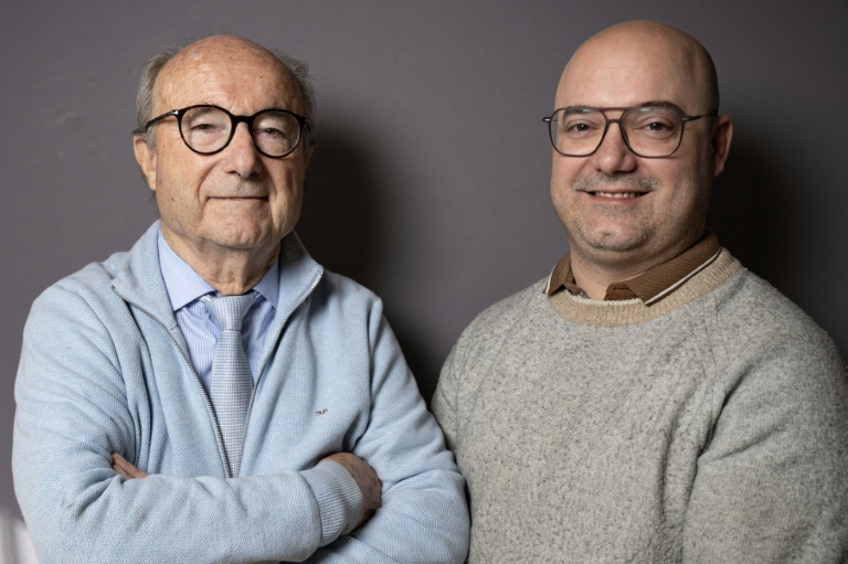 Jacques Bompard (G), président de la Ligue du Sud, et son fils Yann Bompard (D), à Orange (Bouches-du-Rhône), ville où ils se sont succédés à la mairie, le 4 févier 2026
