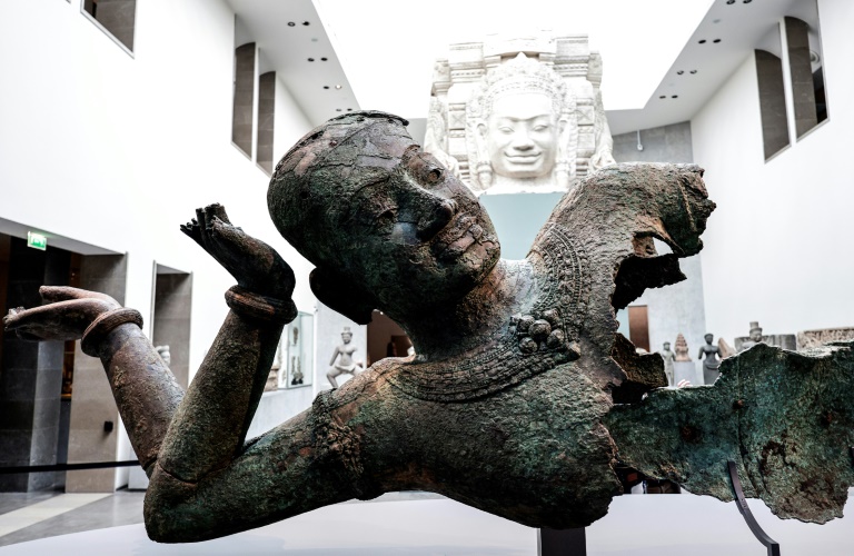 Le buste d'une statue de Vishnu présenté dans dans le cadre de l'exposition 