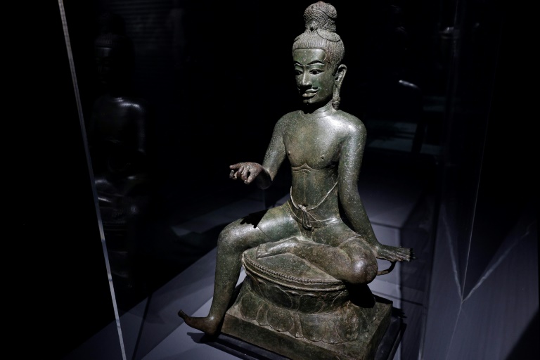 Un Bodhisattva assis présenté dans le cadre de l'exposition 