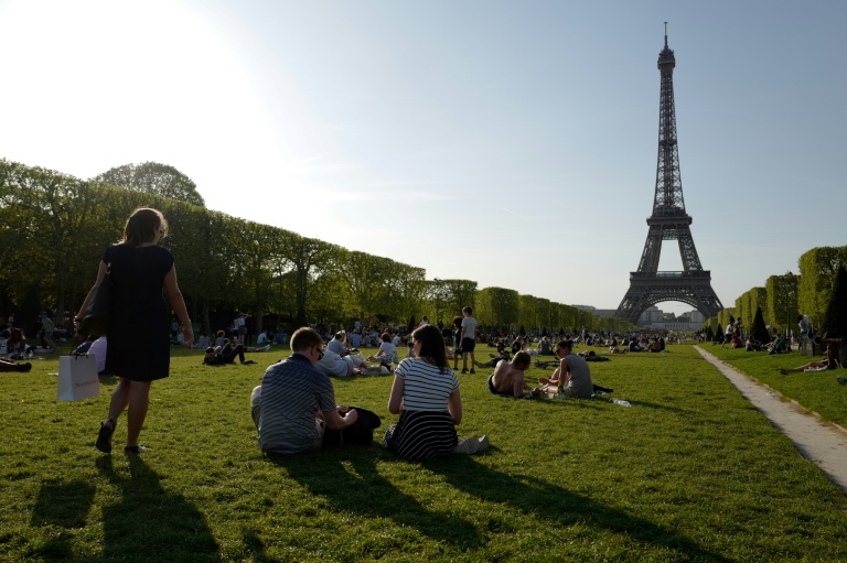 Sur la pelouse du Champ-de-Mars, en avril 2018 