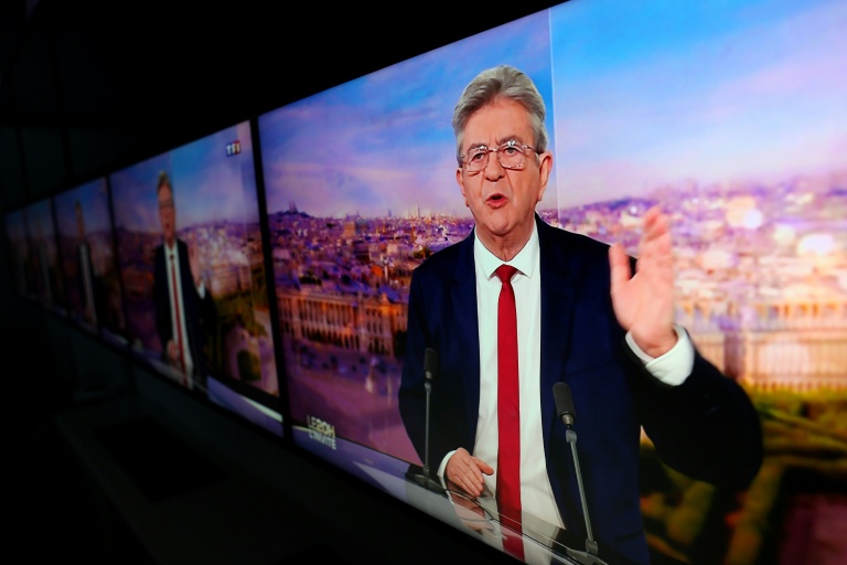 Le leader de La France insoumise Jean-Luc Mélenchon sur un écran lors de l'annonce sur TF1 de sa candidature à l'élection présidentielle de 2027, le 3 mai 2026