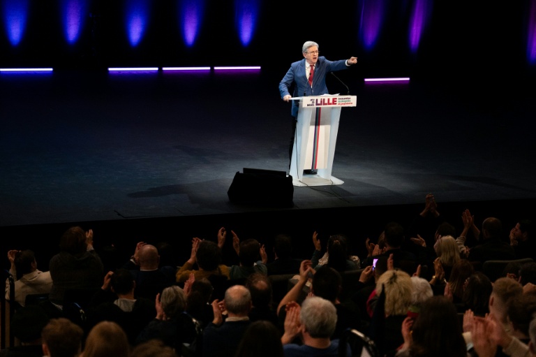 Le fondateur de LFI Jean-Luc Mélenchon prononce un discours avant le second tour des élections municipales, le 19 mars 2026 à Lille (Nord)