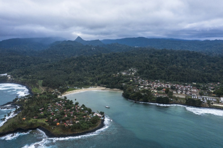 Vue aérienne de la roça d'Agua Ize, l'une des six classées par l'Unesco, et de ses alentours, à Sao Tomé-et-Principe, le 10 août 2026