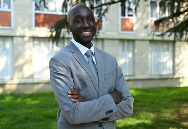 Bassi Konaté, candidat (sans étiquette) à la mairie de Sarcelles, le 20 mars 2026 à Sarcelles, dans le Val-d'Oise