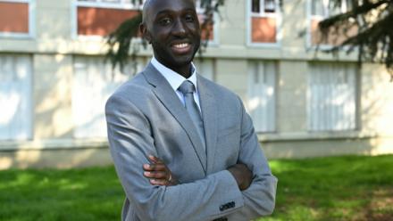 Bassi Konaté, candidat (sans étiquette) à la mairie de Sarcelles, le 20 mars 2026 à Sarcelles, dans le Val-d'Oise