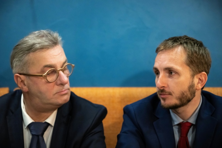 Le socialiste François Briançon, à gauche, et l'Insoumis François Piquemal, à Toulouse le 16 mars 2026