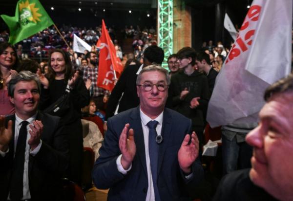 François Briançon, candidat "La Gauche Unie" à la mairie de Toulouse, en campagne le 11 mars 2026