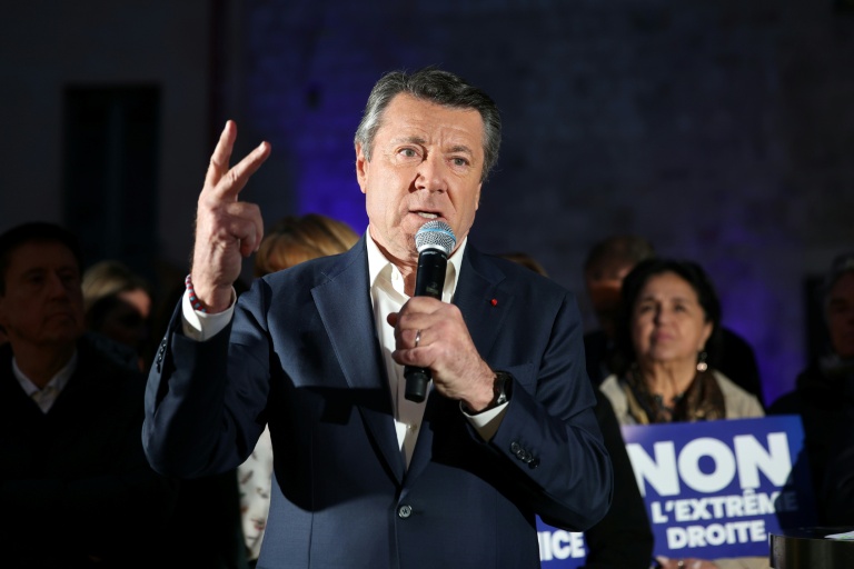 Le maire sortant LR de Nice, Christian Estrosi, lors d'un meeting de campagne avant le 2e tour des municipales, le 19 mars 2026 à Nice, dans les Alpes-Maritimes