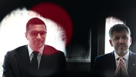 Le président du Rassemblement national Jordan Bardella, à gauche, avec à sa droite le candidat RN à la mairie de Marseille Franck Allisio, le 6 mars 2025, à Marseille