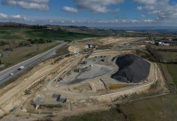 Vue du chantier de l'A69 entre Toulouse et Castres, près de Puylaurens, dans le Tarn, le 28 février 2025