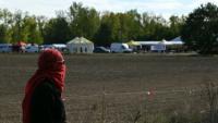 Un opposant à l'A69 près du campement des militants installé à Cambounet-sur-le-Sor, dans le Tarn, le 10 octobre 2026