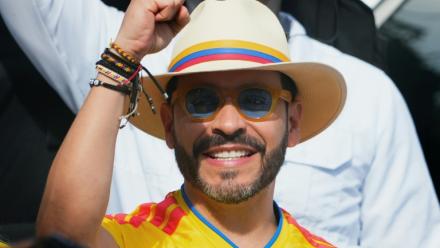 Abelardo de la Espriella vote à l'occasion du second tour de la présidentielle, à Barranquilla dans le nord de la Colombie, le 21 juin 2026