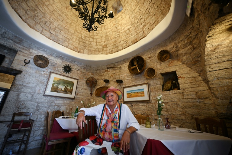 Domenico Laera, le patron d'un restaurant installé dans un trullo à Alberobello, en Italie, le 24 juin 2026
