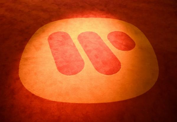 Robert Kyncl, patron de Warner Music Group, a salué "une victoire pour la communauté des créateurs, qui va bénéficier à tous".