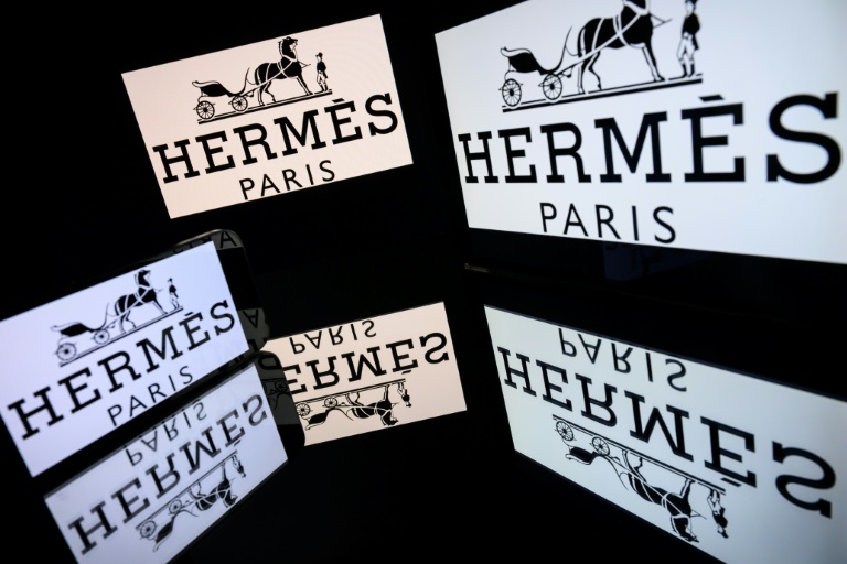 Deux avocats et une notaire suisses ont été mis en examen à Paris dans l'affaire des actions Hermès dont un héritier de la maison de maroquinerie française dit avoir été dépossédé au profit de LVMH