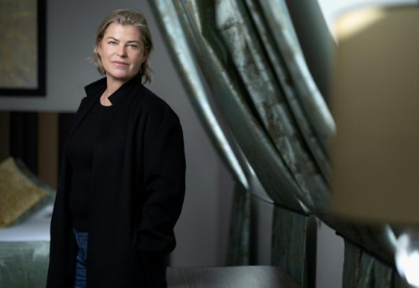 L'ancienne mannequin suédoise Ebba Karlsson à Paris le 18 mars 2026