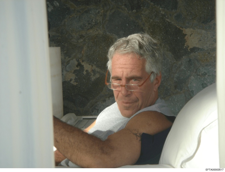 Photo non datée de Jeffrey Epstein fournie le 19 décembre 2025 par le ministère américain de la Justice