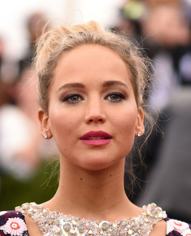 L'actrice américaine Jennifer Lawrence assiste à un gala de bienfaisance au Metropolitan Museum of Art, à New York, le 4 mai 2015
