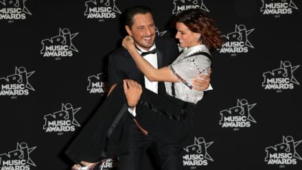 L'animateur Vincent Cerutti et la danseuse et animatrice Fauve Hautot à la cérémonie des NRJ Music Awards à Cannes, le 4 novembre 2017