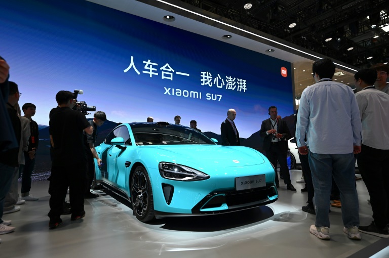 Une Xiaomi SU7 exposée à Beijing, en Chine, le 25 avril 2024