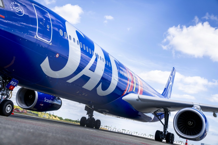 Un avion de la compagnie scandinave SAS, qui va intéger le groupe Air France-KLM d'ici la fin de l'année, sur le tarmac de l'aéroport de Copenhague, le 30 juin 2026