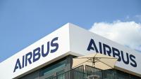 Le logo d'Airbus au salon du Bourget près de Paris, le 17 juin 2025