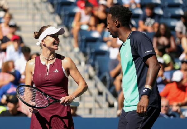 Elina Svitolina (à gauche) et Gaël Monfils, en couple dans la vie, se sont imposés en double mixte face à la paire Eala-Auger-Aliassime dans le tournoi de double mixte de l'US Open le 25 août 2026 à New York